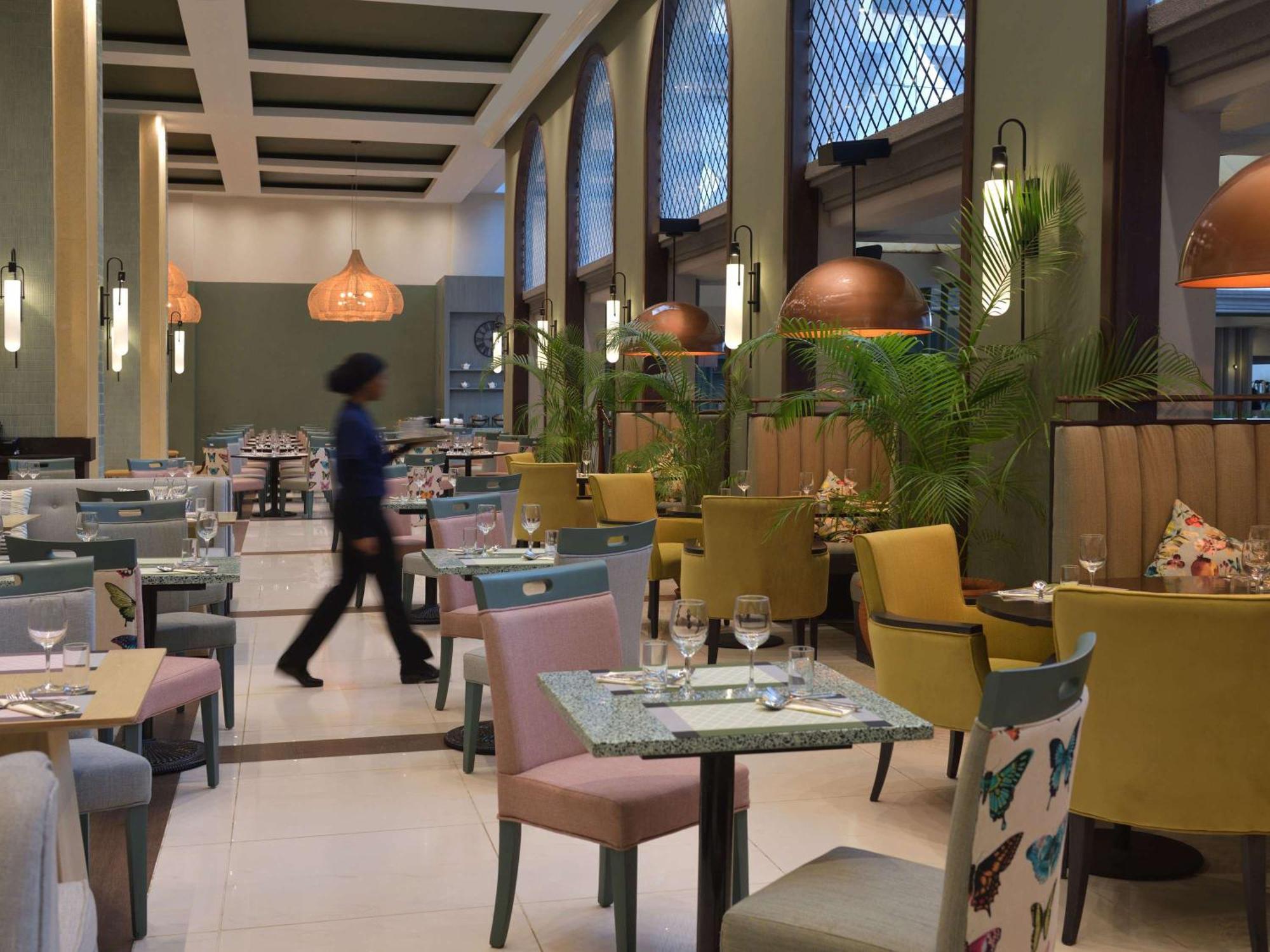 Отель Pullman Nairobi Upper Hill Экстерьер фото