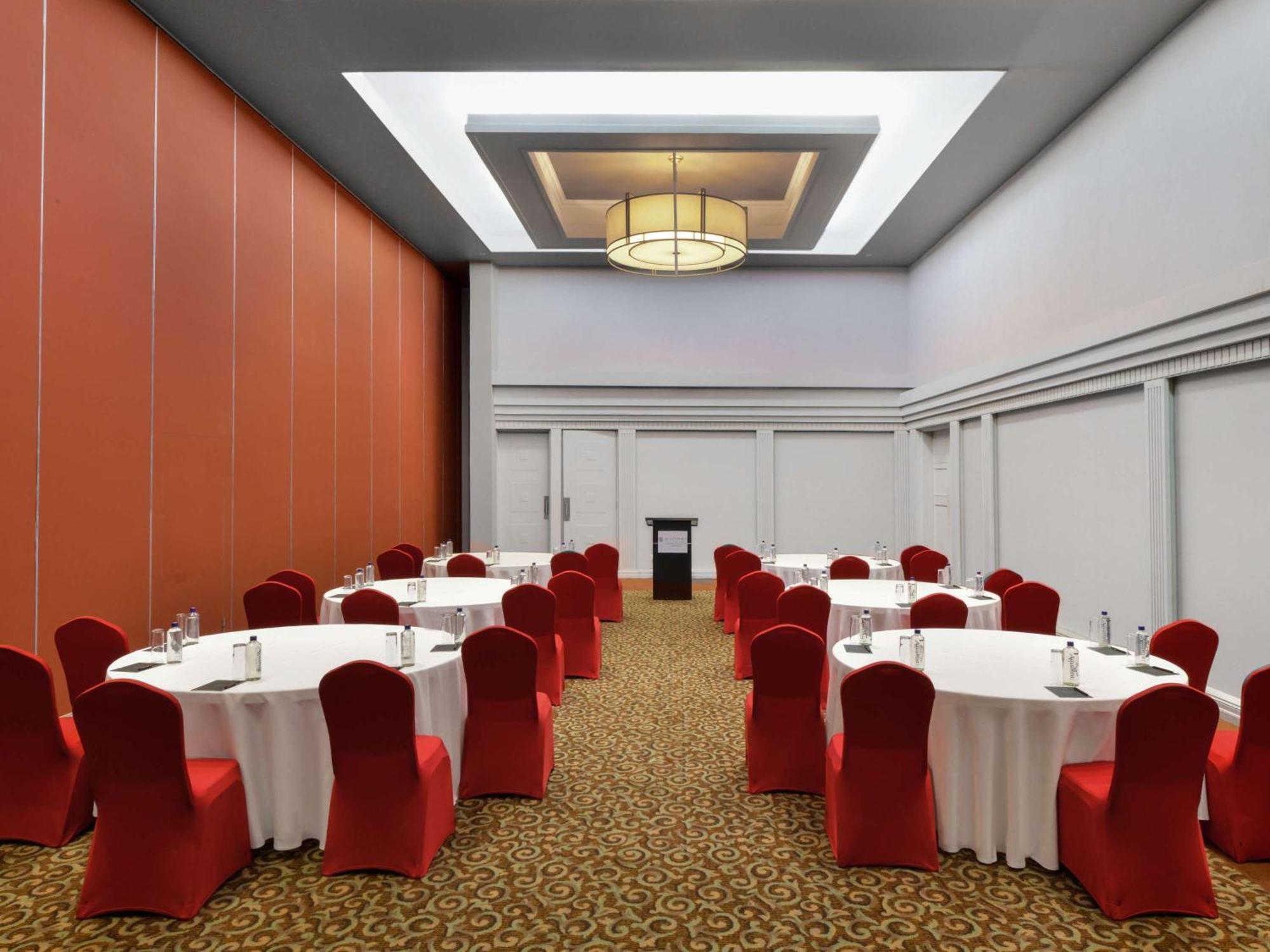 Отель Pullman Nairobi Upper Hill Экстерьер фото