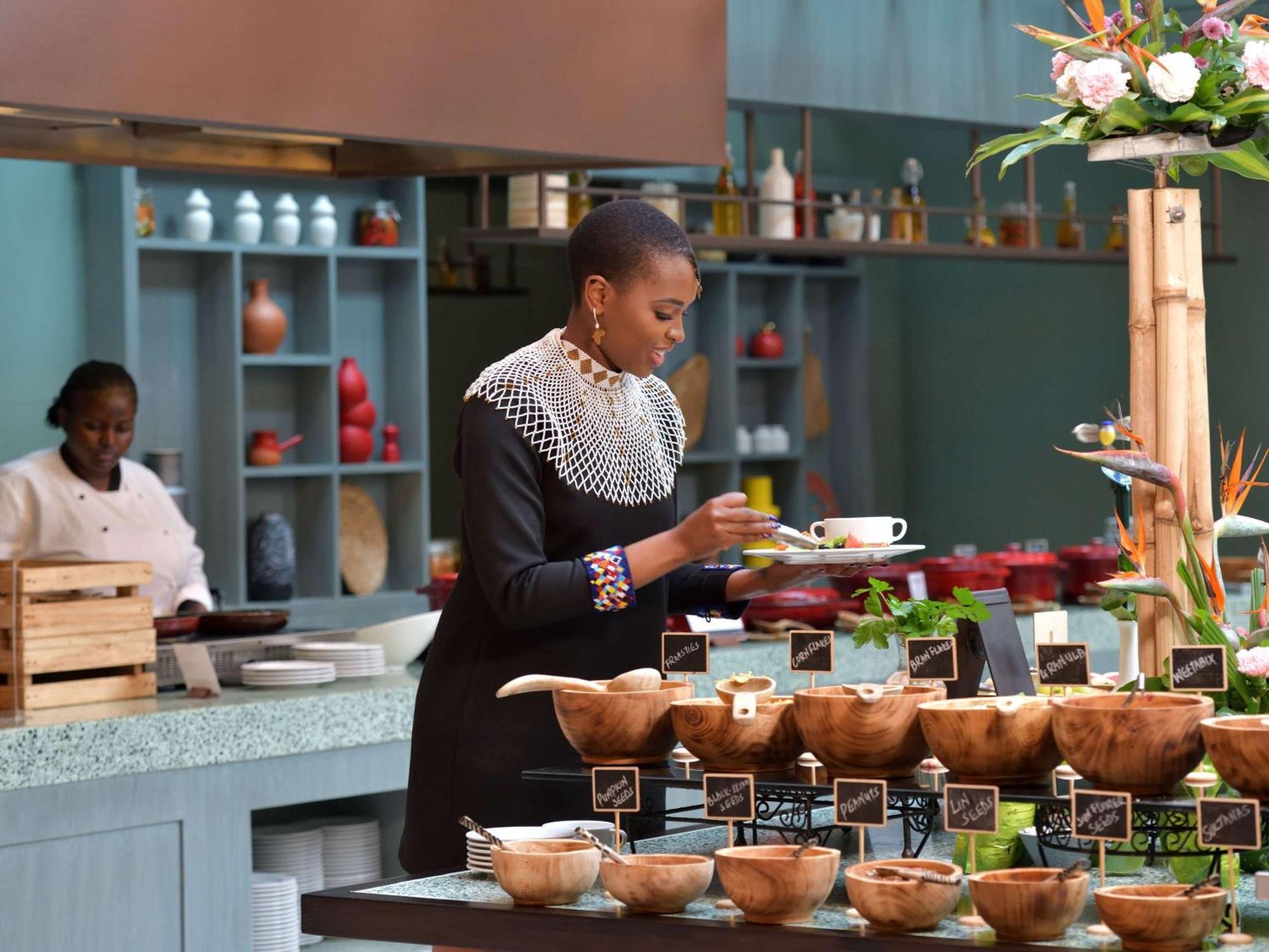 Отель Pullman Nairobi Upper Hill Экстерьер фото