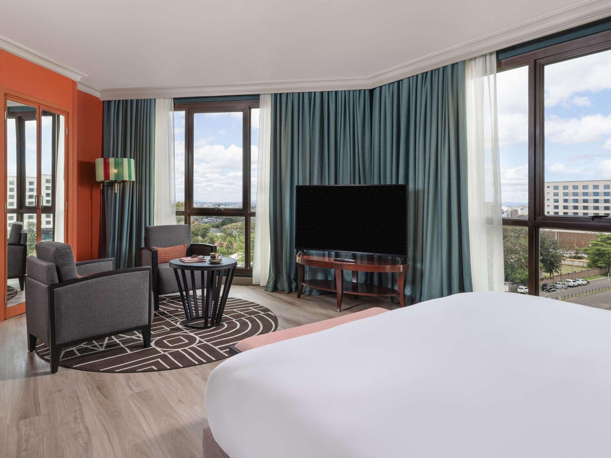 Отель Pullman Nairobi Upper Hill Экстерьер фото