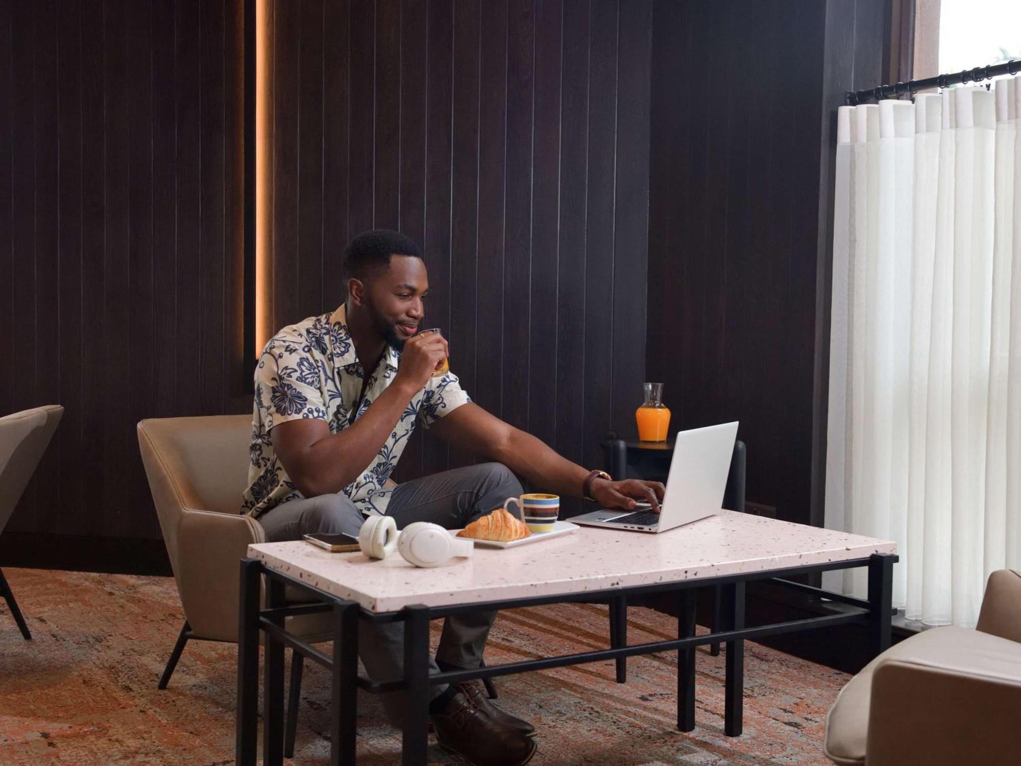 Отель Pullman Nairobi Upper Hill Экстерьер фото