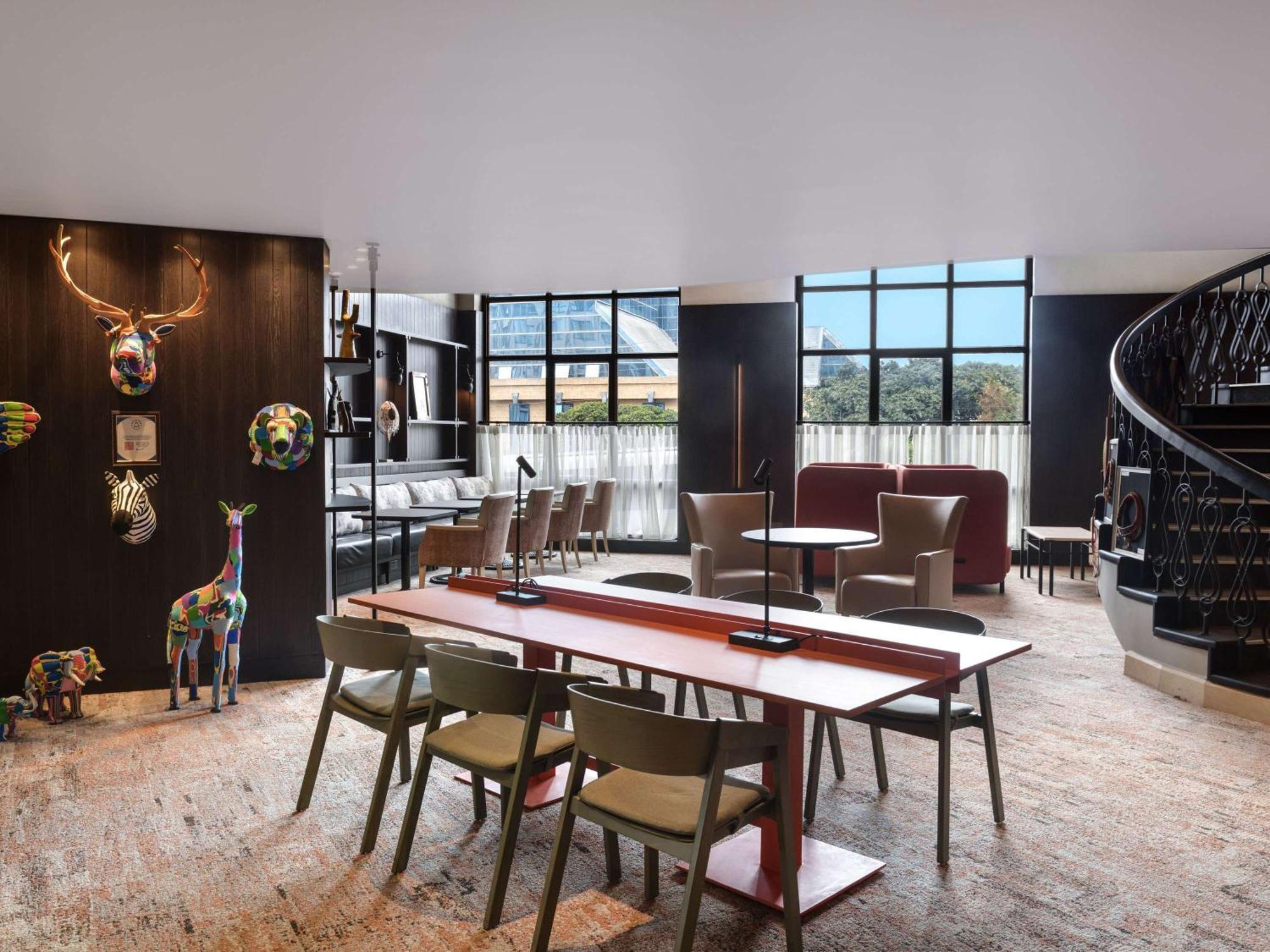 Отель Pullman Nairobi Upper Hill Экстерьер фото