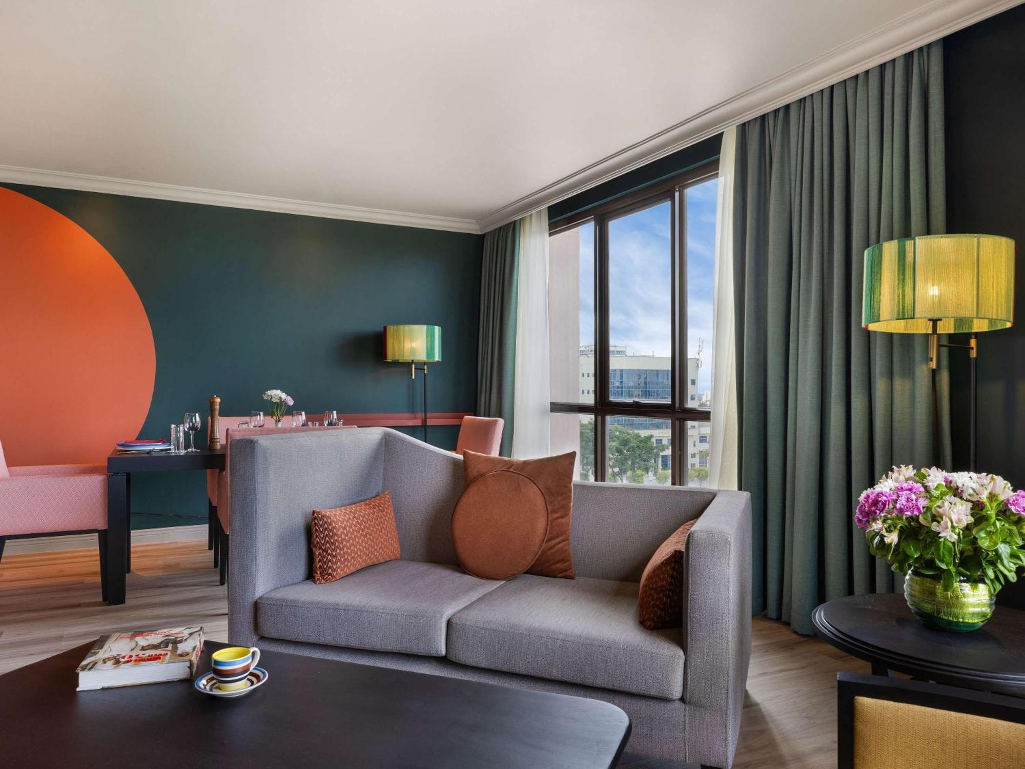 Отель Pullman Nairobi Upper Hill Экстерьер фото