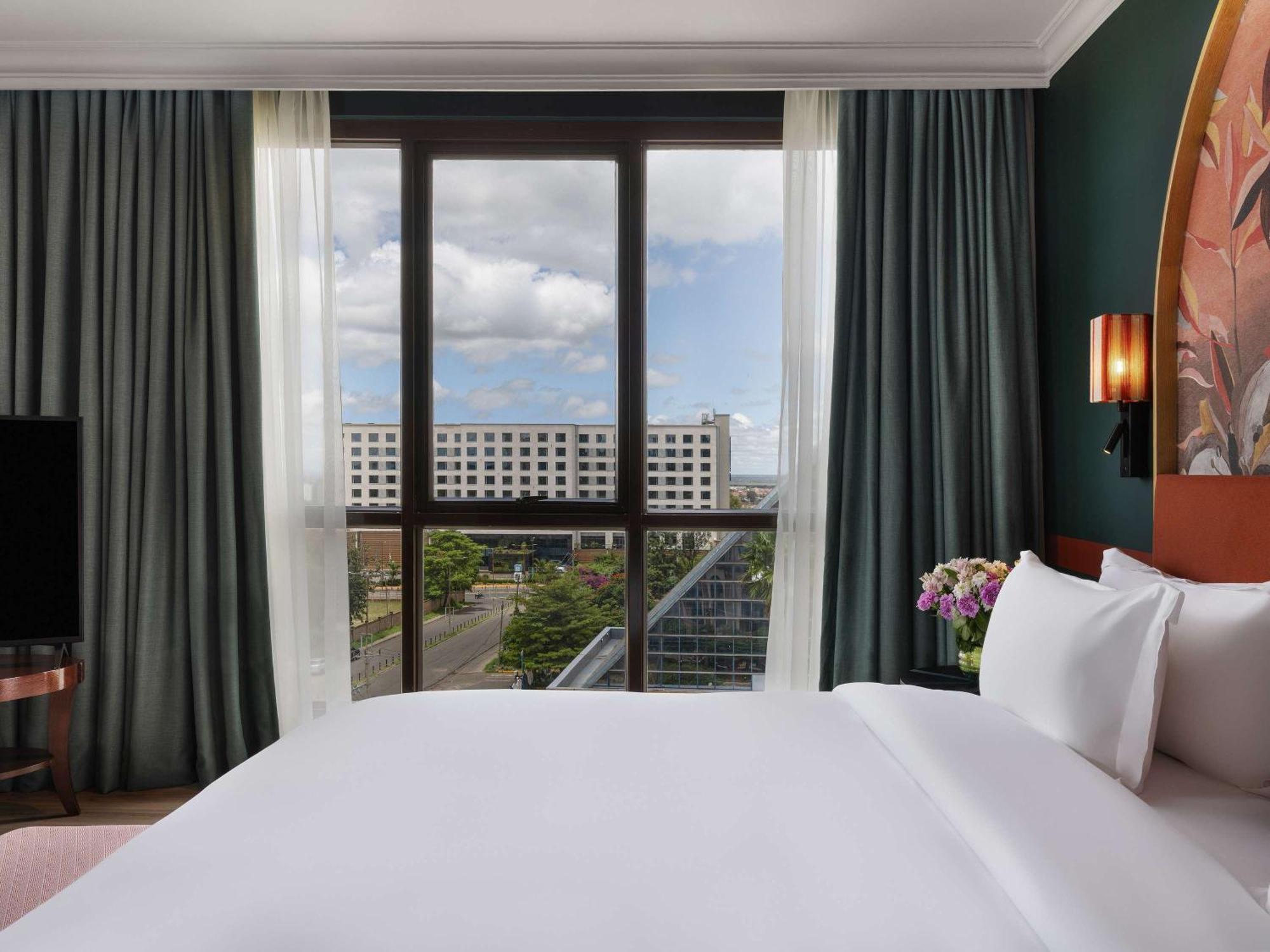 Отель Pullman Nairobi Upper Hill Экстерьер фото